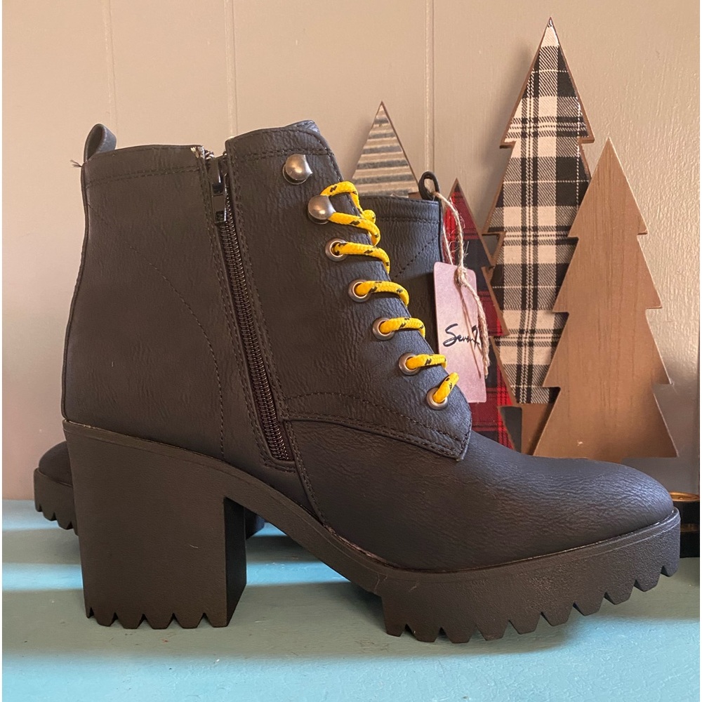 SIZE 11 BLACK PLATFORM MOTO BOOTS YELLOW SHOE LACES BNIB SIDE ZIPPER EASY ON/OFF